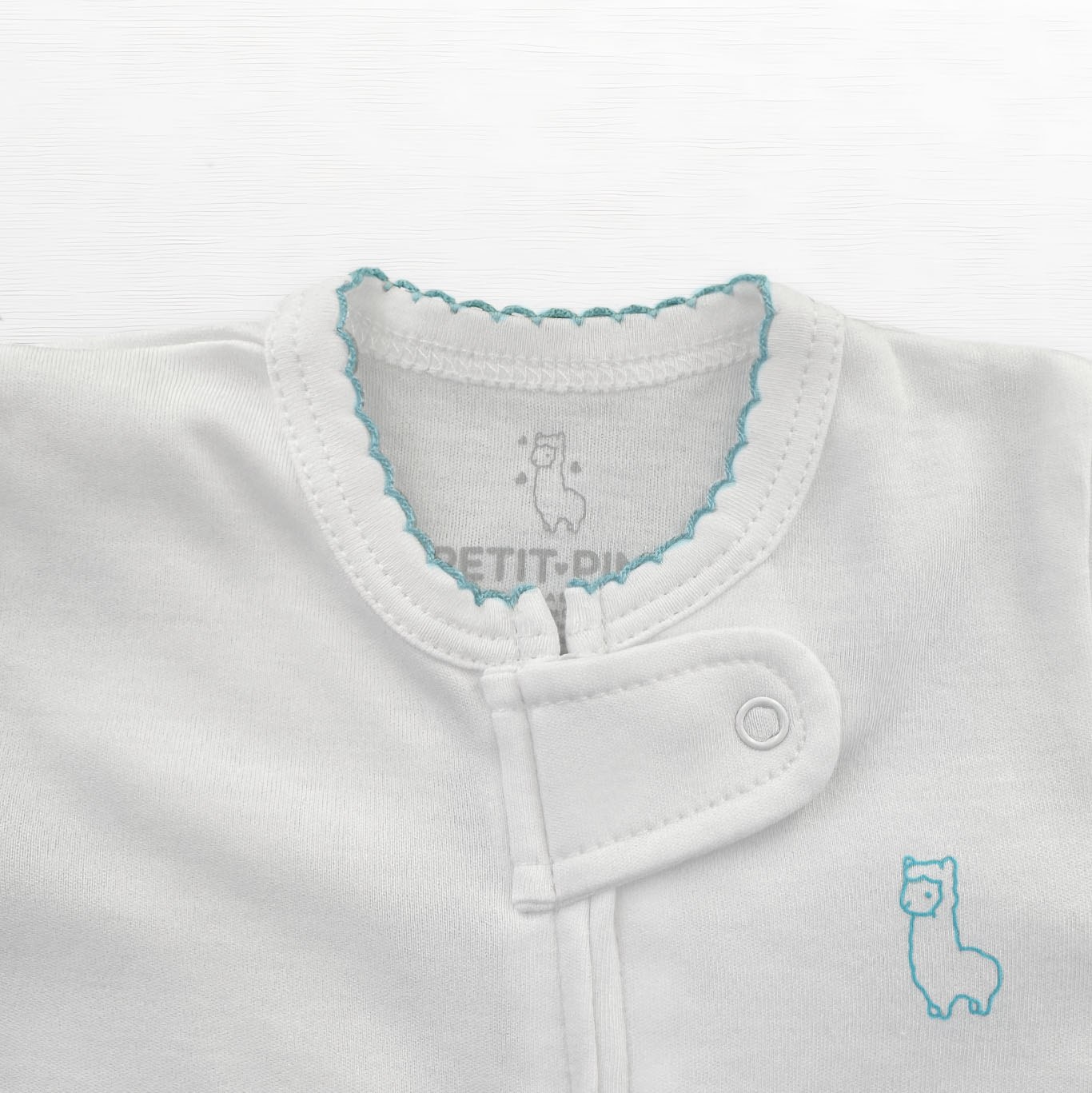 Pijama con cierre blanco
