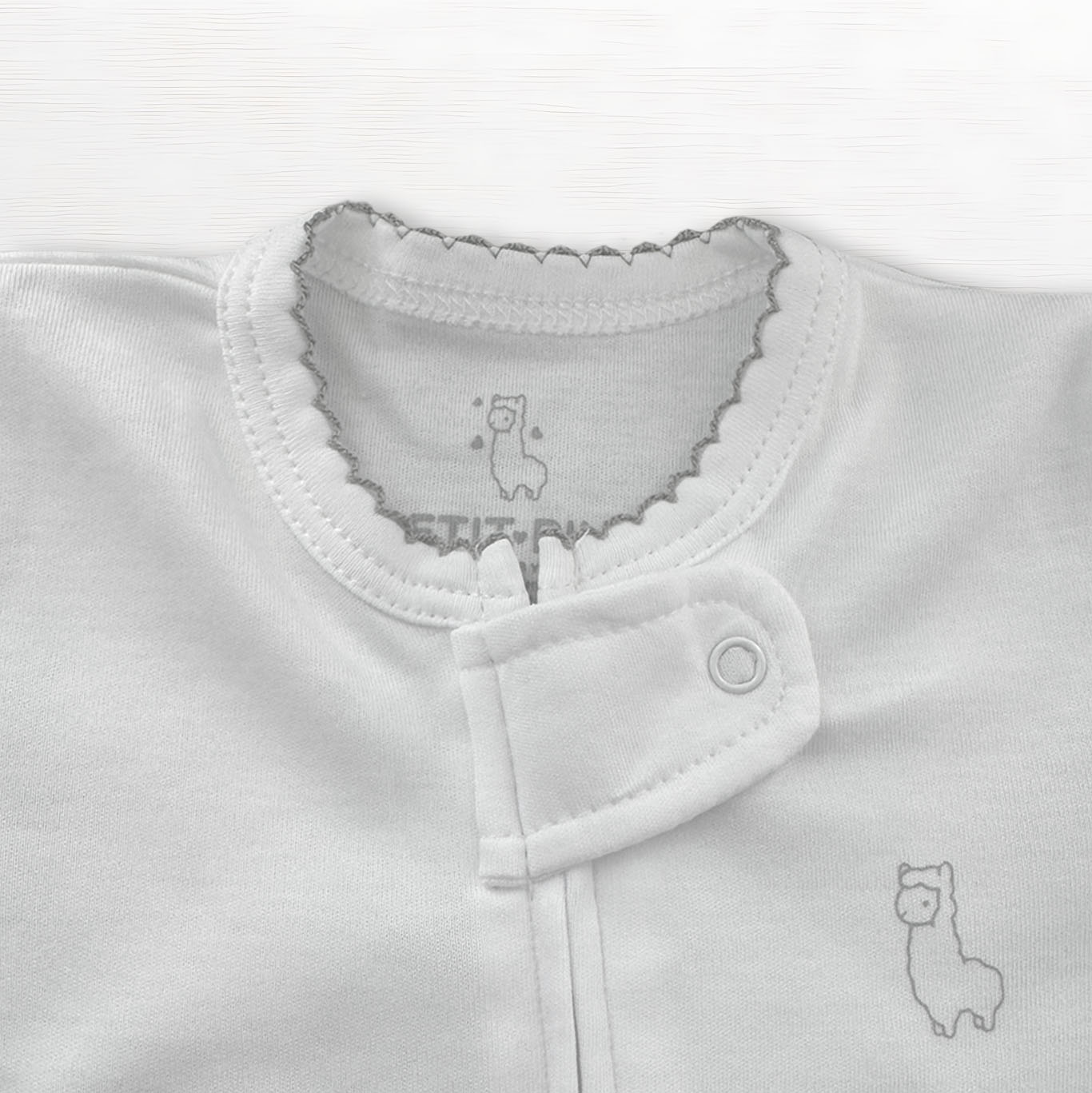 Pijama con cierre blanco
