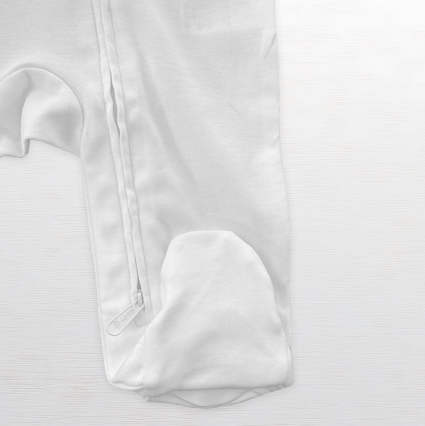 Pijama con cierre blanco